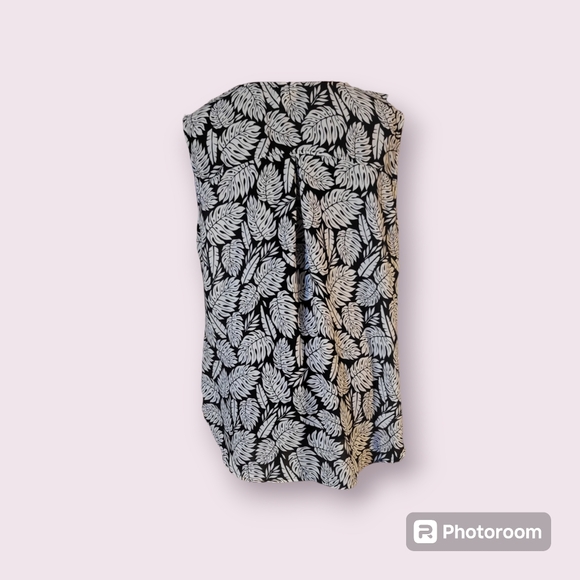 ✨️$3 or 2 for $5✨️Terra & Sky sleeveless blouse - Picture 8 of 11